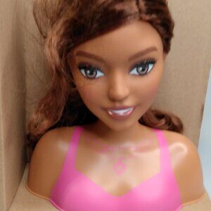 Barbie Fashionistas 8-Inch Styling Head, Brown Hair, 20 Pieces Included